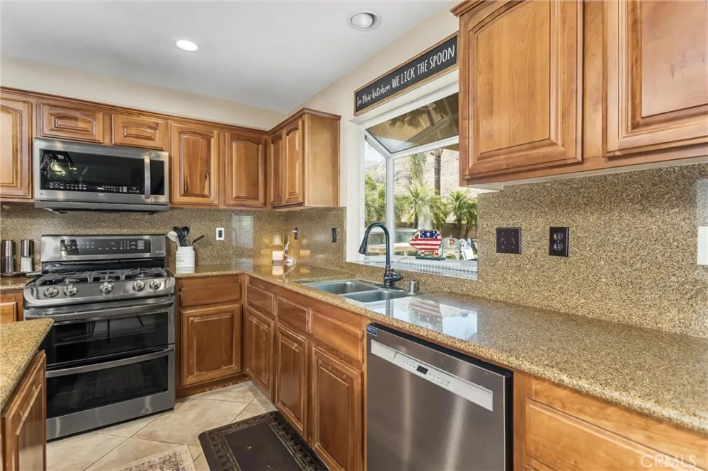 7773 La Cresta Street Highland, CA 92346