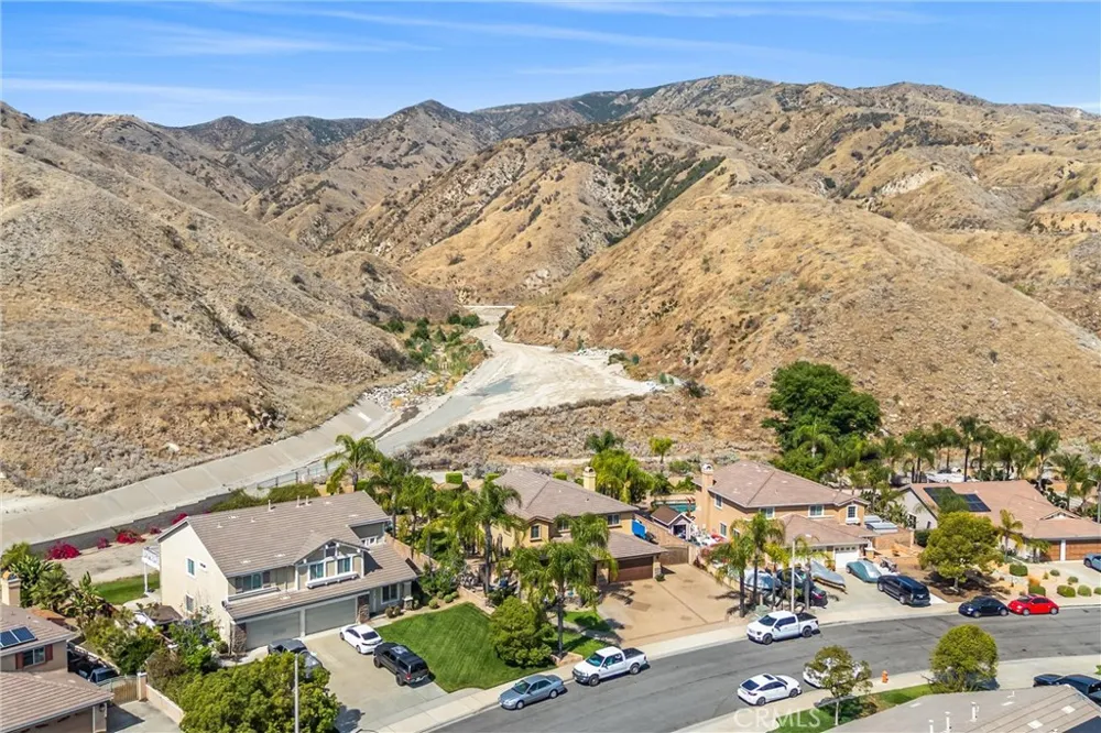 7773 La Cresta Street Highland, CA 92346