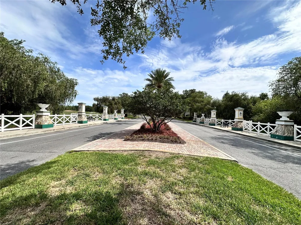 29439 SCHINNECOCK HILLS LANE San Antonio, FL 33576
