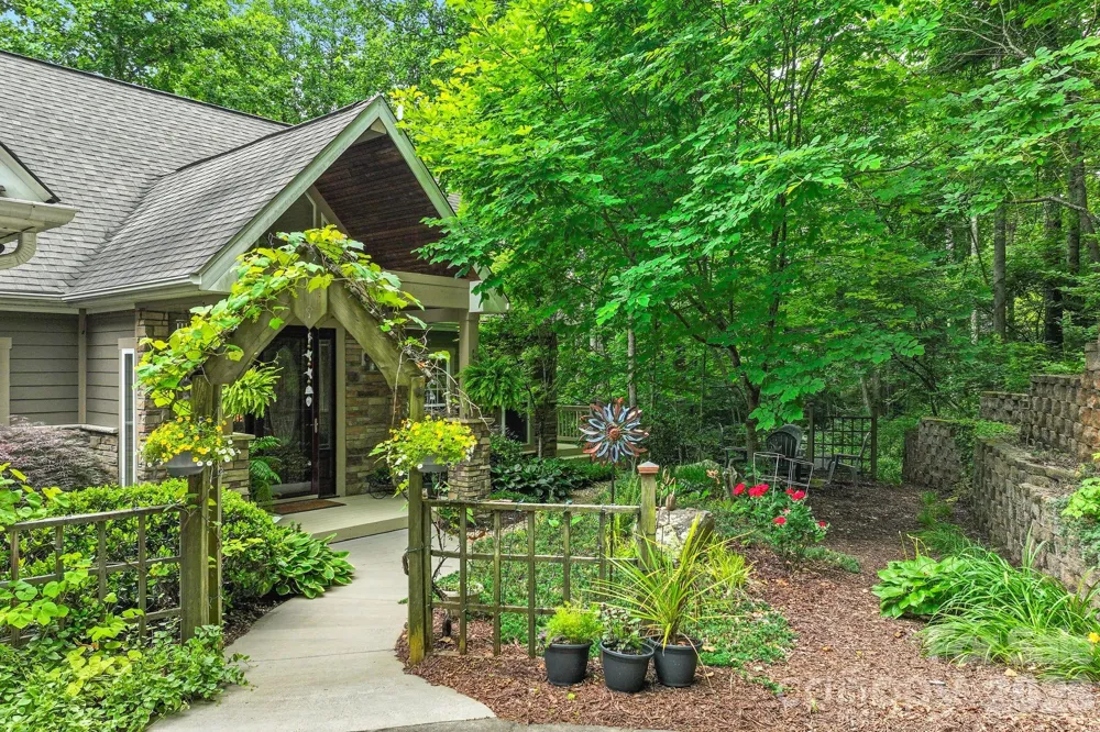 522 Silver Hawk Lane Weaverville, NC 28787
