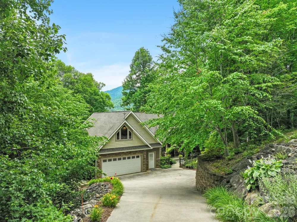 522 Silver Hawk Lane Weaverville, NC 28787