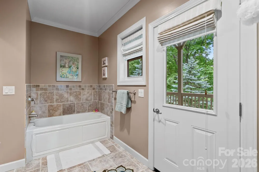522 Silver Hawk Lane Weaverville, NC 28787