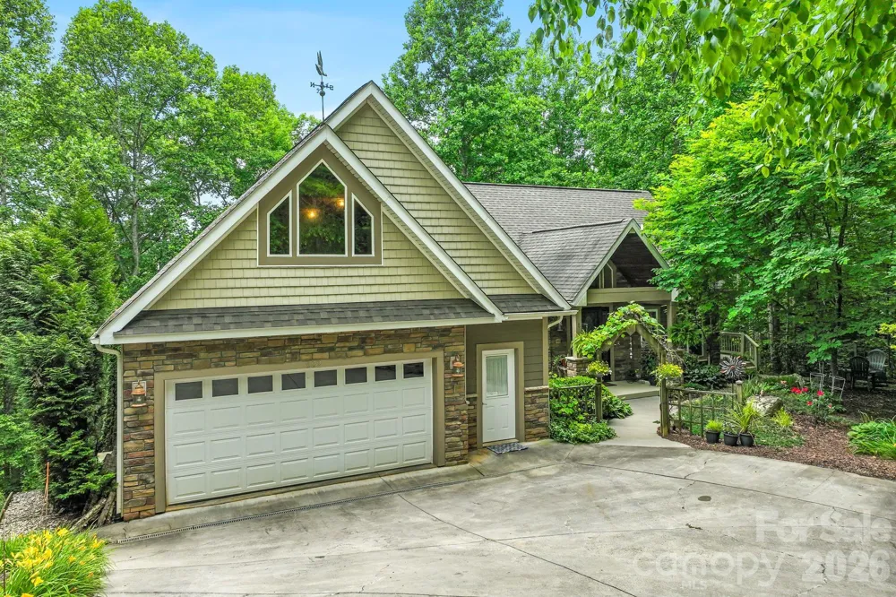 522 Silver Hawk Lane Weaverville, NC 28787