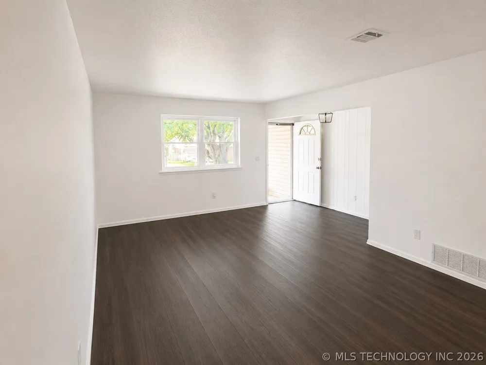 204 E Bass Yukon, OK 73099