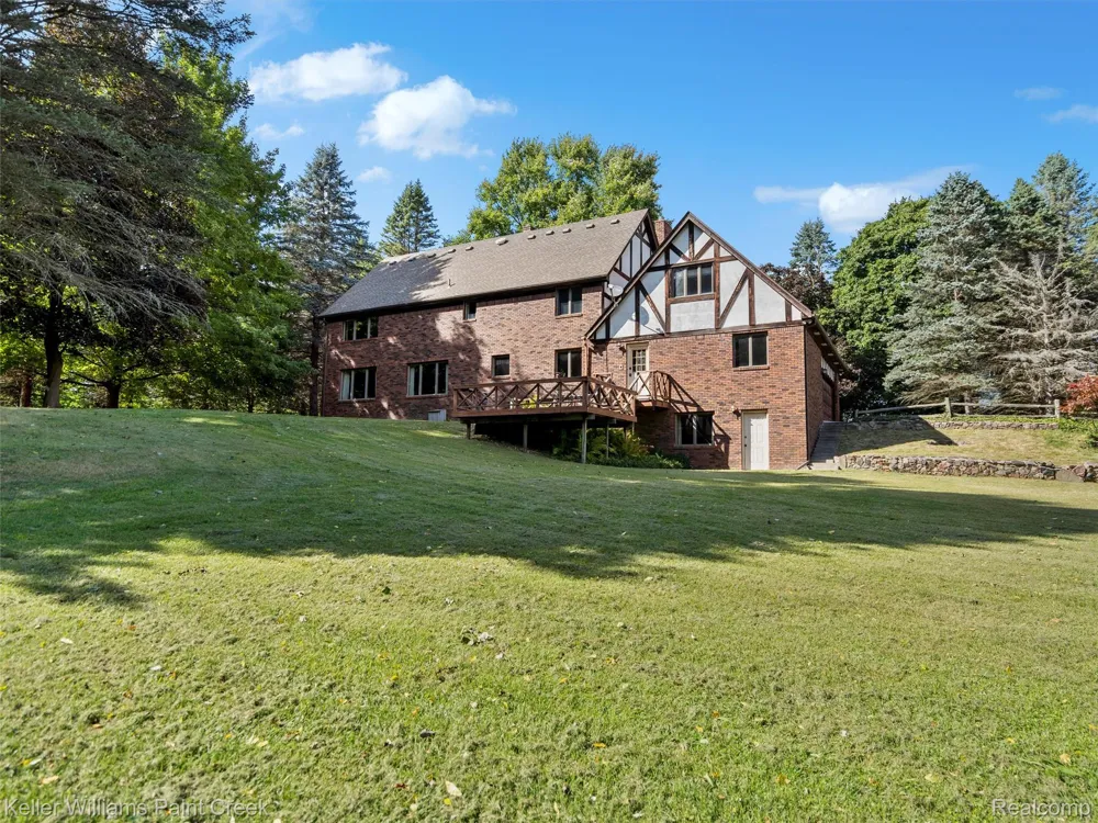 5500 Seymour Lake Road Brandon Charter Township, MI 48371