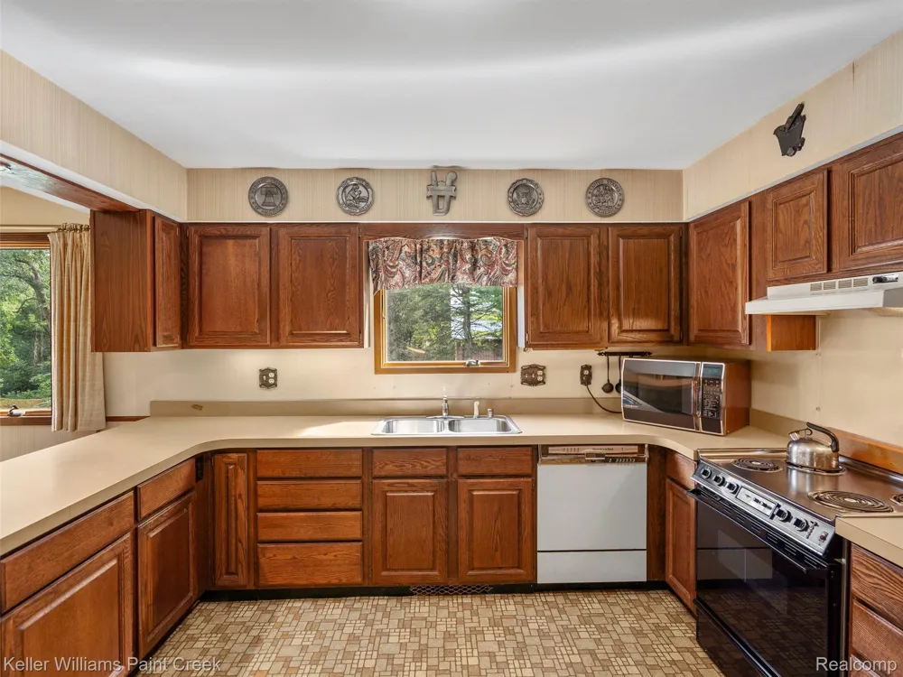 5500 Seymour Lake Road Brandon Charter Township, MI 48371