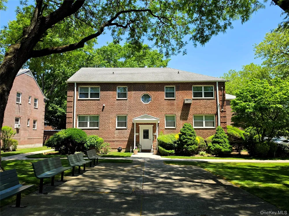 88-27 Shore Parkway #25 Howard Beach, NY 11414
