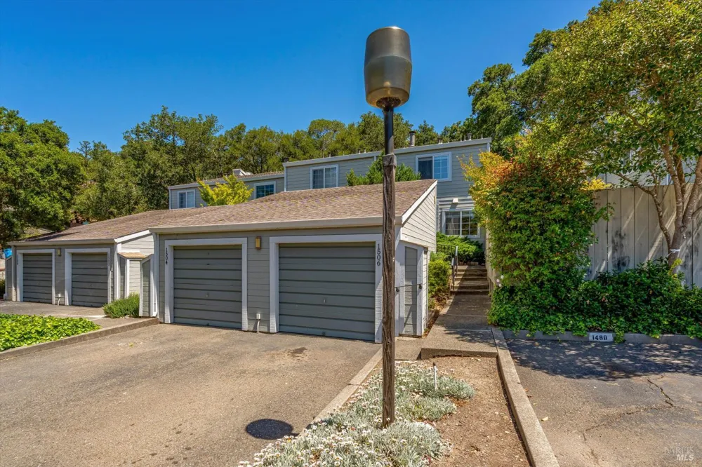 1506 Townview Avenue Santa Rosa, CA 95405