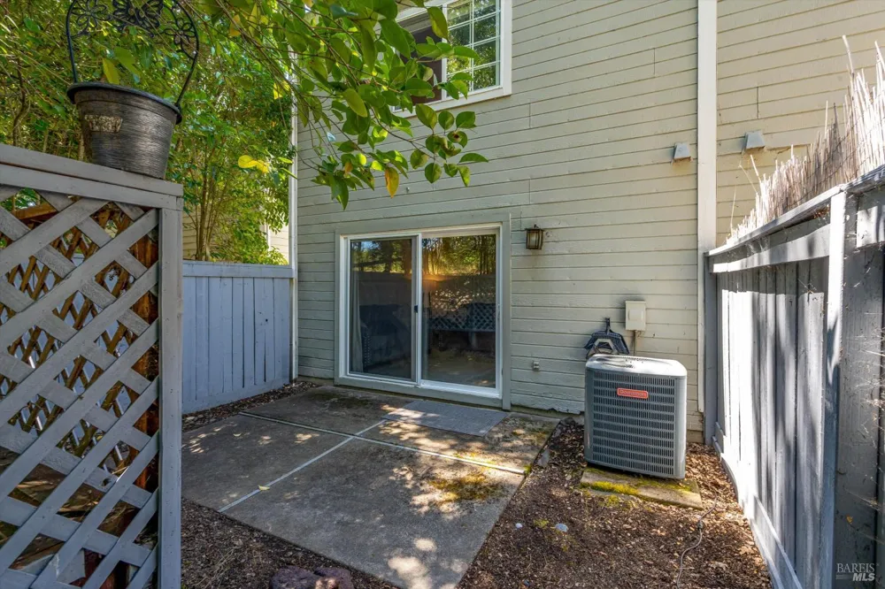 1506 Townview Avenue Santa Rosa, CA 95405