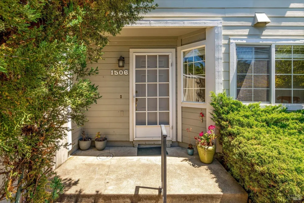 1506 Townview Avenue Santa Rosa, CA 95405