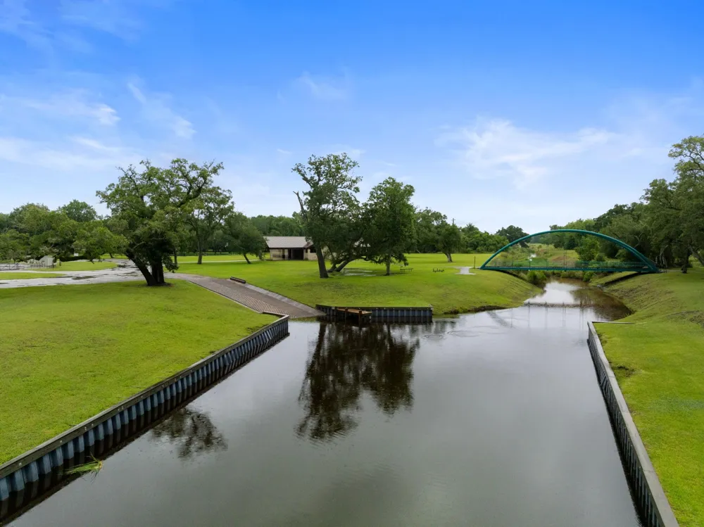 32610 Bayou Bend Richwood, TX 77515