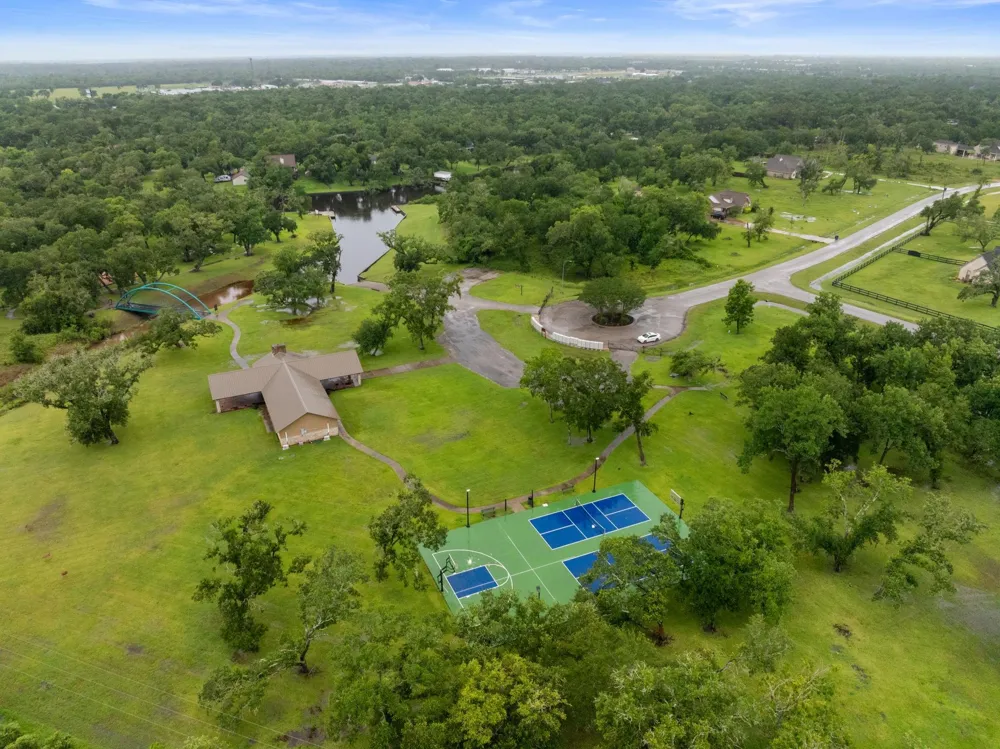 32610 Bayou Bend Richwood, TX 77515