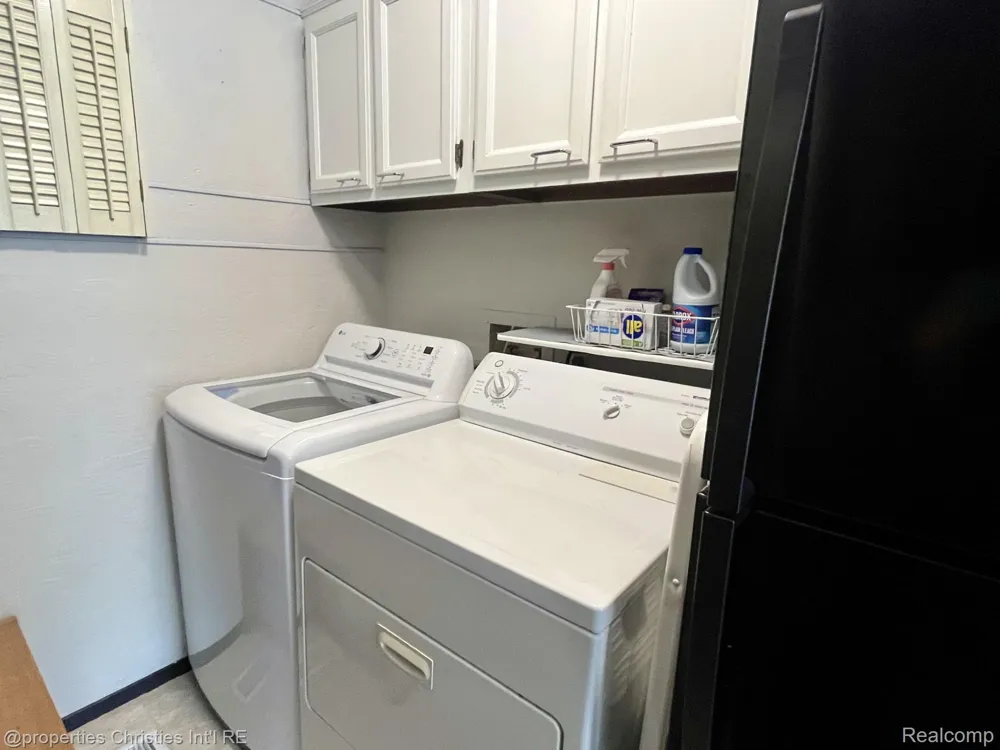 23672 Rockledge Novi City, MI 48375