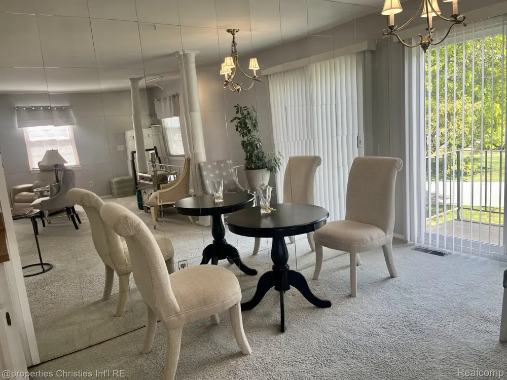 23672 Rockledge Novi City, MI 48375