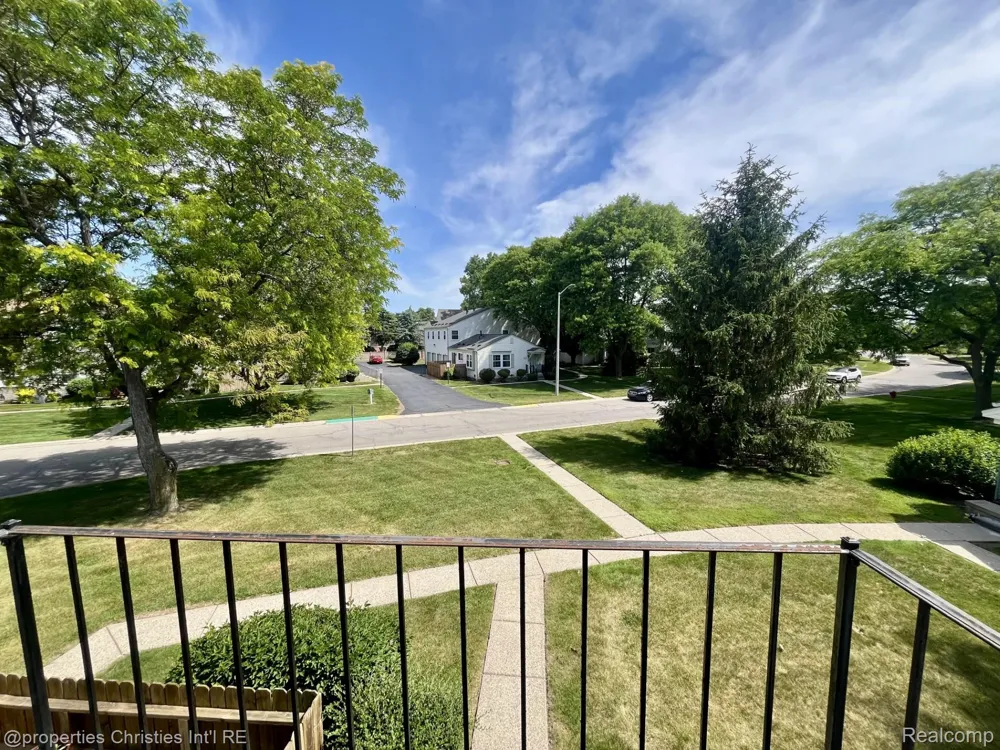 23672 Rockledge Novi City, MI 48375