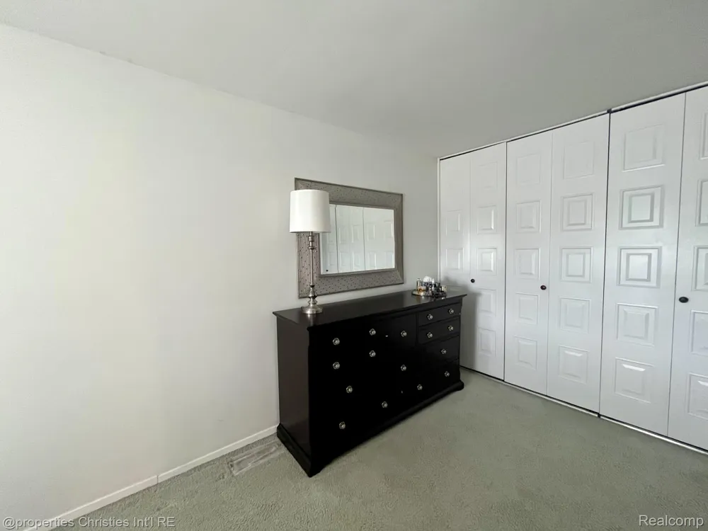 23672 Rockledge Novi City, MI 48375