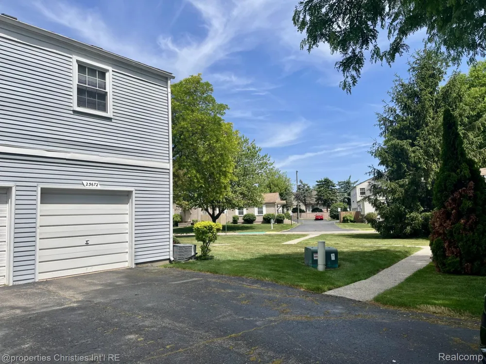 23672 Rockledge Novi City, MI 48375