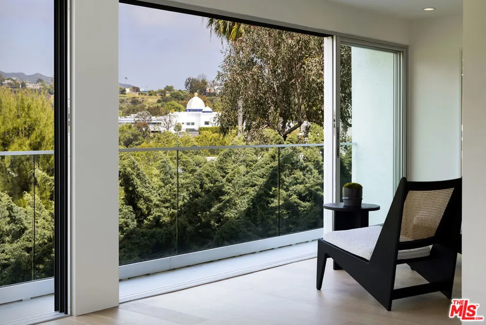 17337 Tramonto Drive #105 Pacific Palisades, CA 90272
