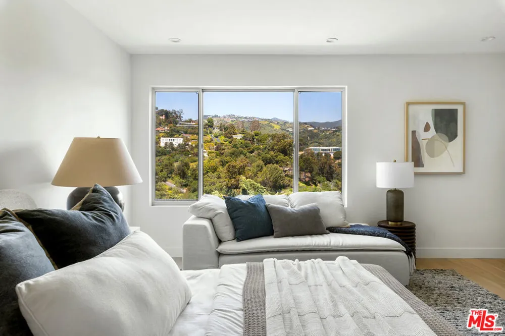17337 Tramonto Drive #105 Pacific Palisades, CA 90272