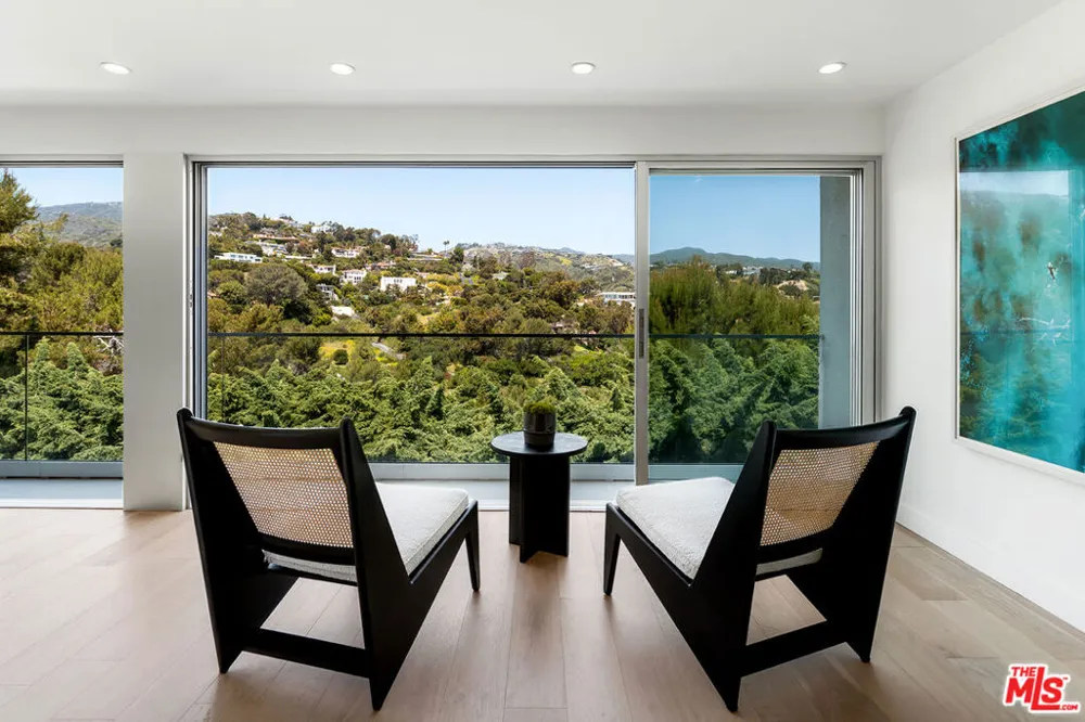 17337 Tramonto Drive #105 Pacific Palisades, CA 90272