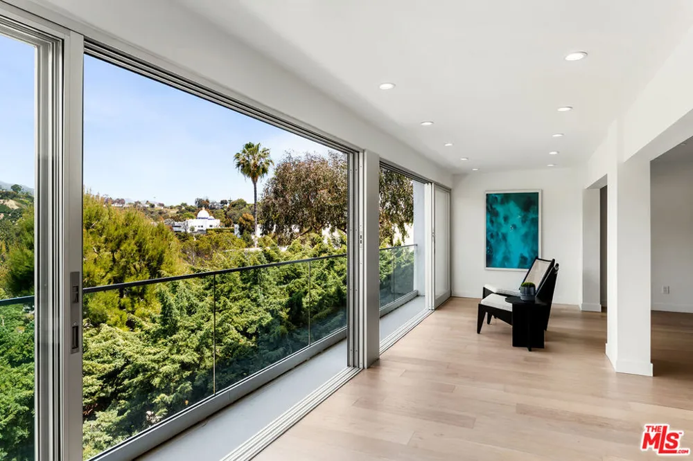 17337 Tramonto Drive #105 Pacific Palisades, CA 90272