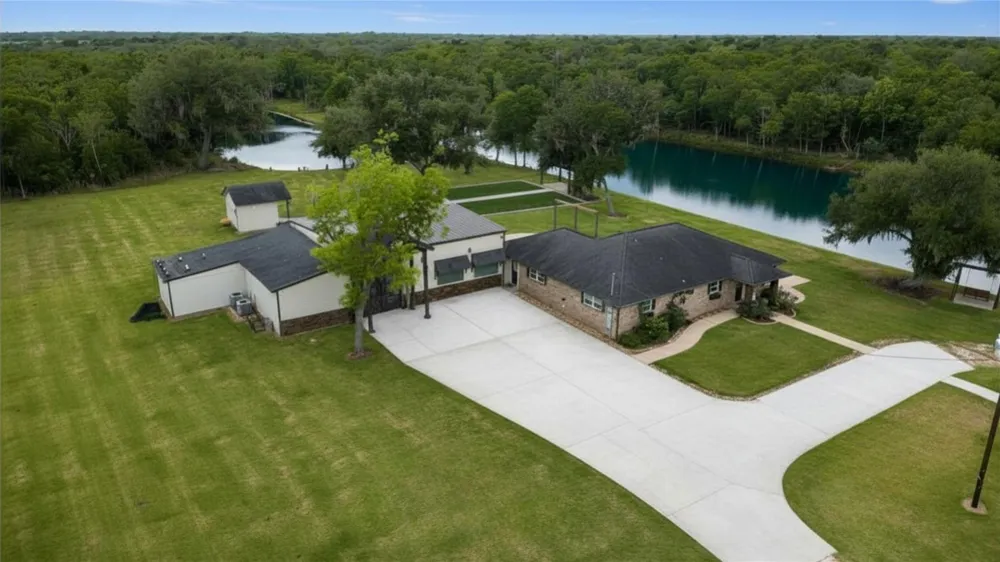 3006 Fm 521 Road Brazoria, TX 77422