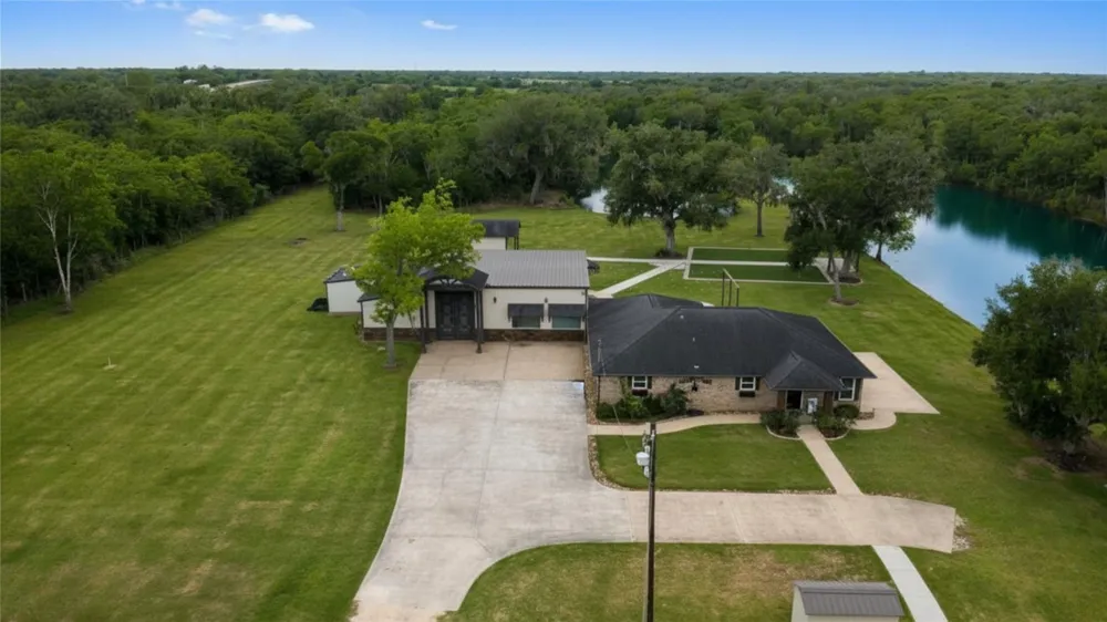 3006 Fm 521 Road Brazoria, TX 77422
