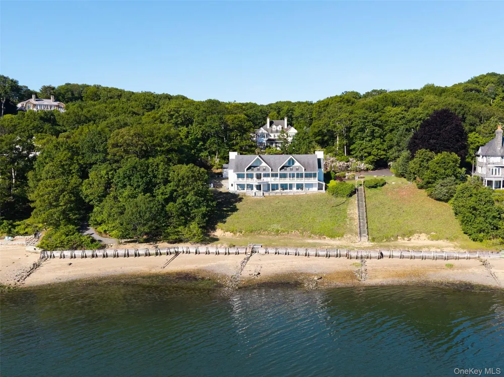 47 Laurel Cove Road Laurel Hollow, NY 11771