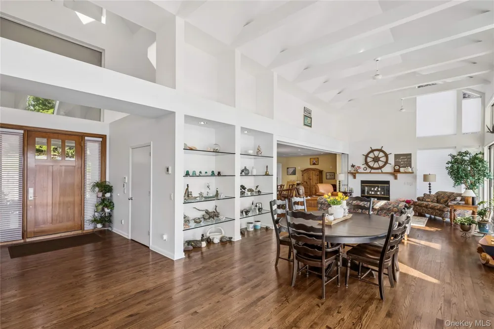 47 Laurel Cove Road Laurel Hollow, NY 11771