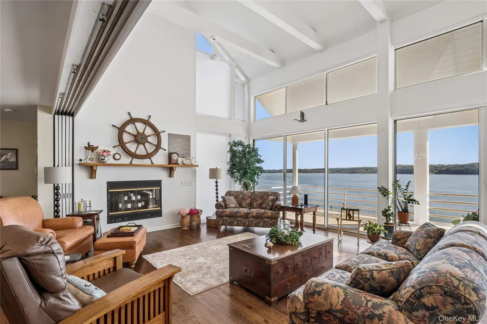 47 Laurel Cove Road Laurel Hollow, NY 11771