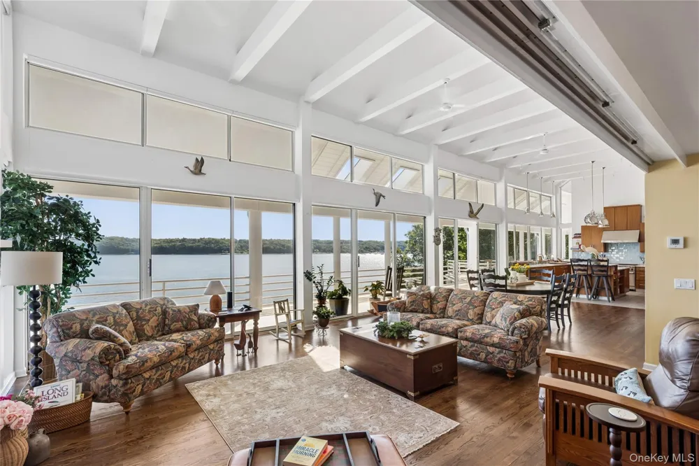 47 Laurel Cove Road Laurel Hollow, NY 11771