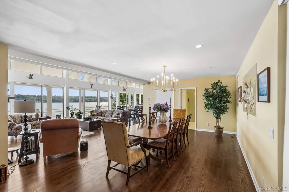 47 Laurel Cove Road Laurel Hollow, NY 11771