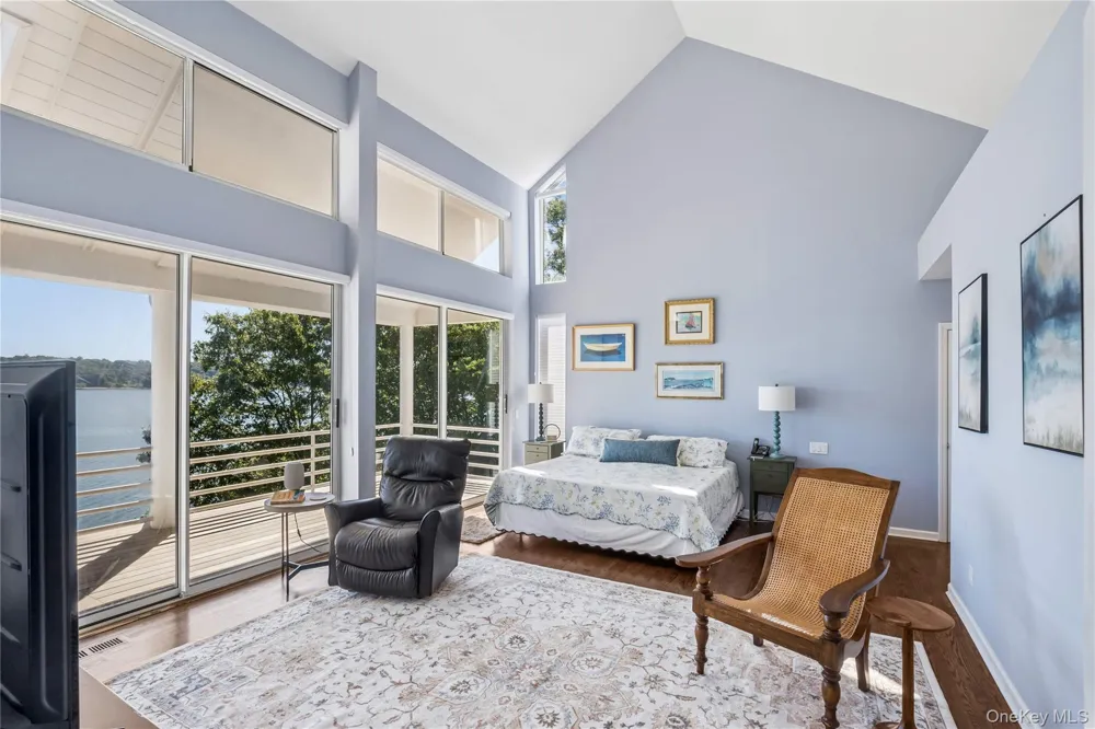 47 Laurel Cove Road Laurel Hollow, NY 11771