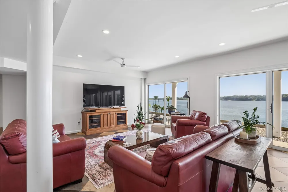 47 Laurel Cove Road Laurel Hollow, NY 11771
