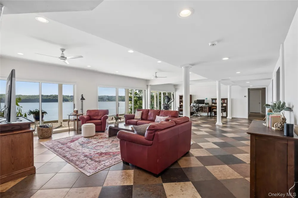 47 Laurel Cove Road Laurel Hollow, NY 11771
