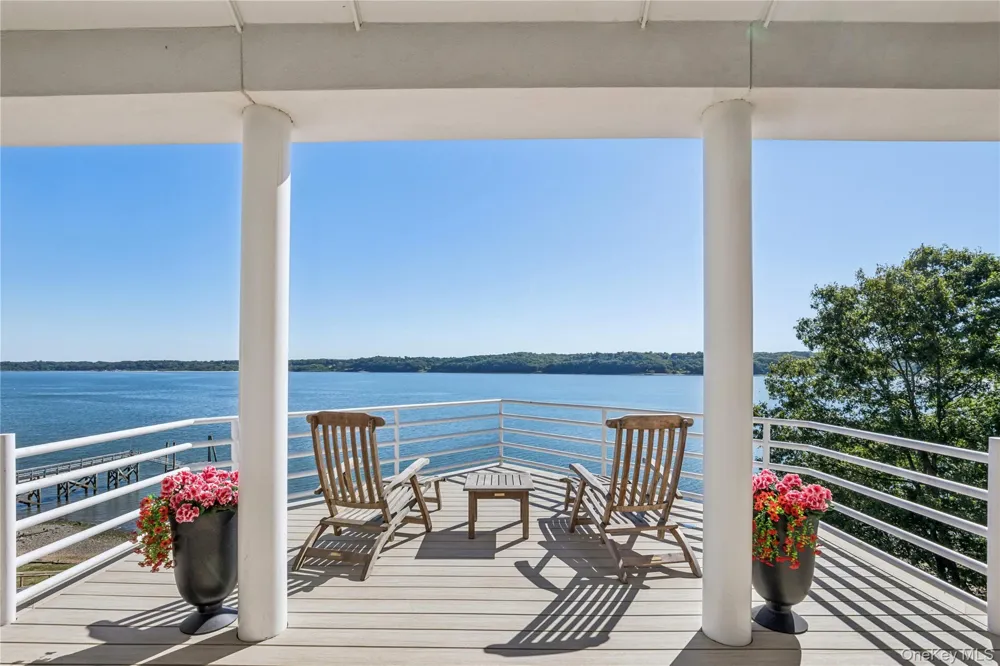 47 Laurel Cove Road Laurel Hollow, NY 11771