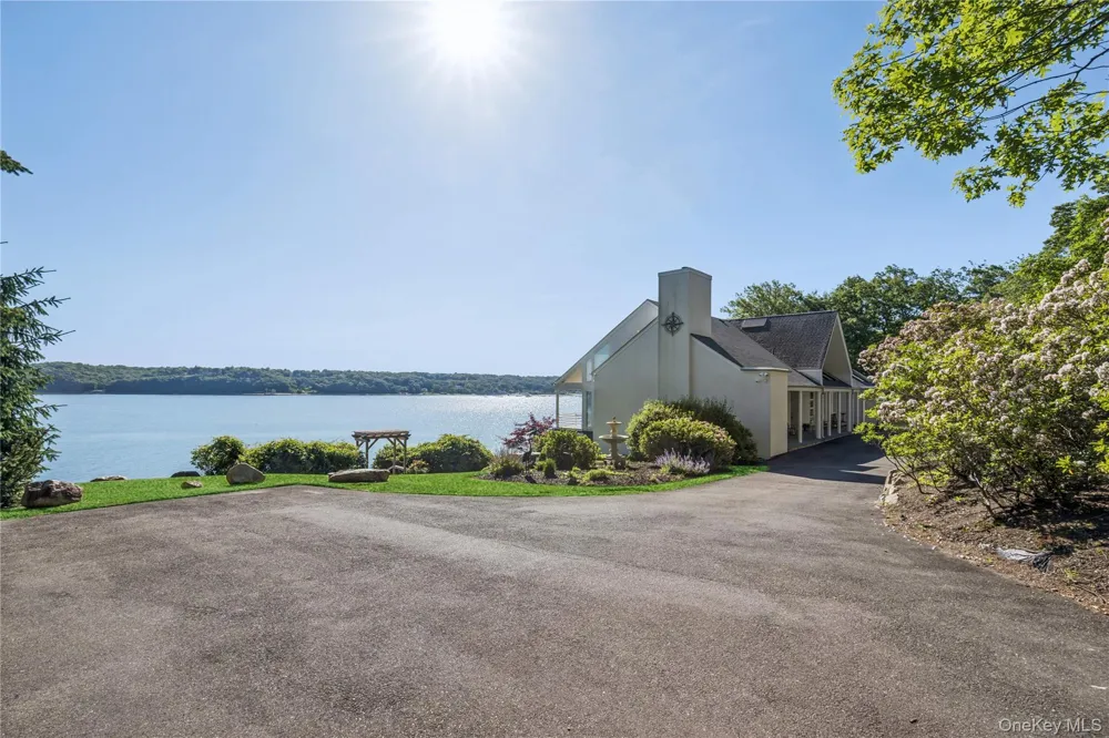 47 Laurel Cove Road Laurel Hollow, NY 11771