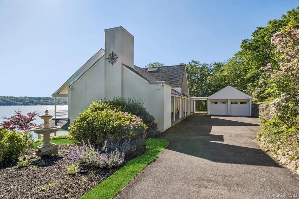 47 Laurel Cove Road Laurel Hollow, NY 11771