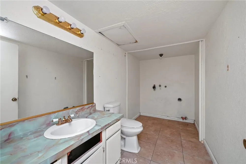 16600 Terrace #F Fontana, CA 92335