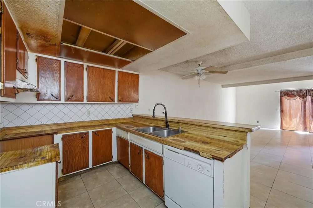 16600 Terrace #F Fontana, CA 92335