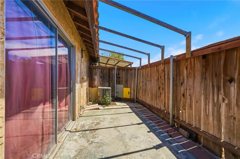 16600 Terrace #F Fontana, CA 92335