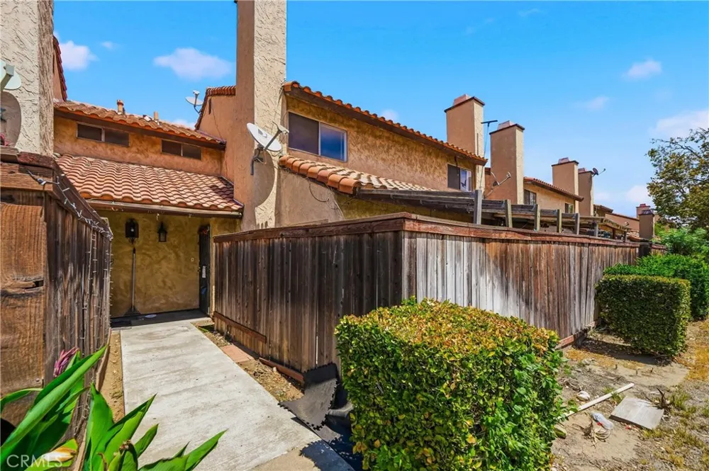 16600 Terrace #F Fontana, CA 92335