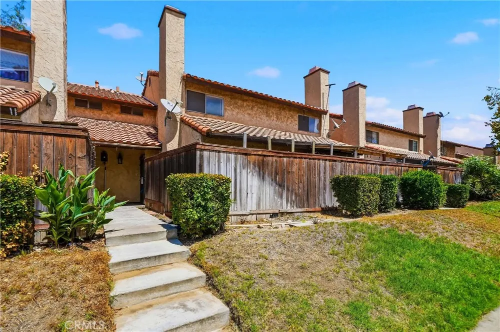 16600 Terrace #F Fontana, CA 92335