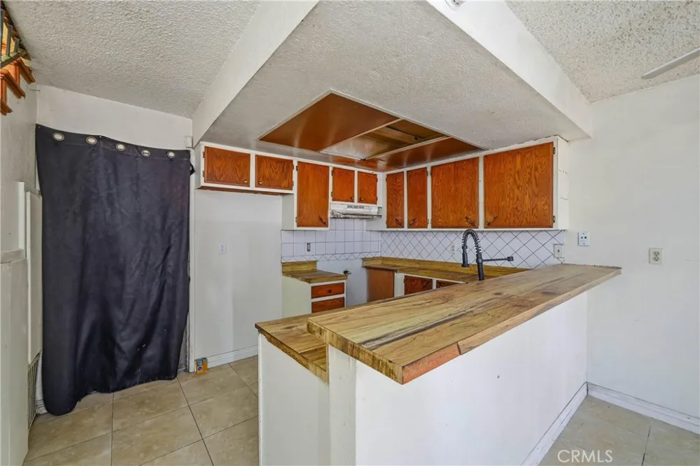 16600 Terrace #F Fontana, CA 92335