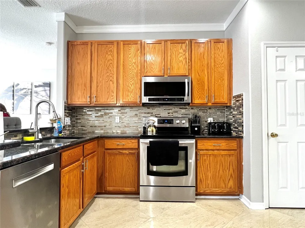 8848 CAMERON CREST DRIVE Tampa, FL 33626