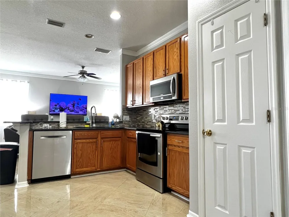 8848 CAMERON CREST DRIVE Tampa, FL 33626