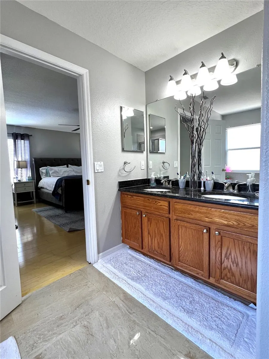 8848 CAMERON CREST DRIVE Tampa, FL 33626
