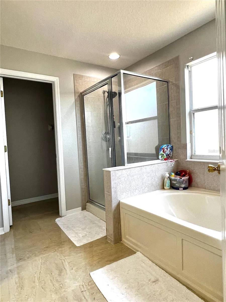 8848 CAMERON CREST DRIVE Tampa, FL 33626