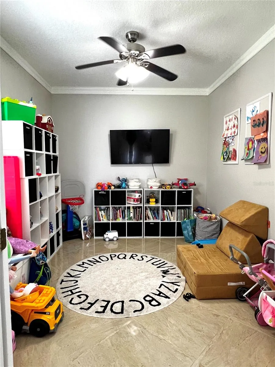8848 CAMERON CREST DRIVE Tampa, FL 33626