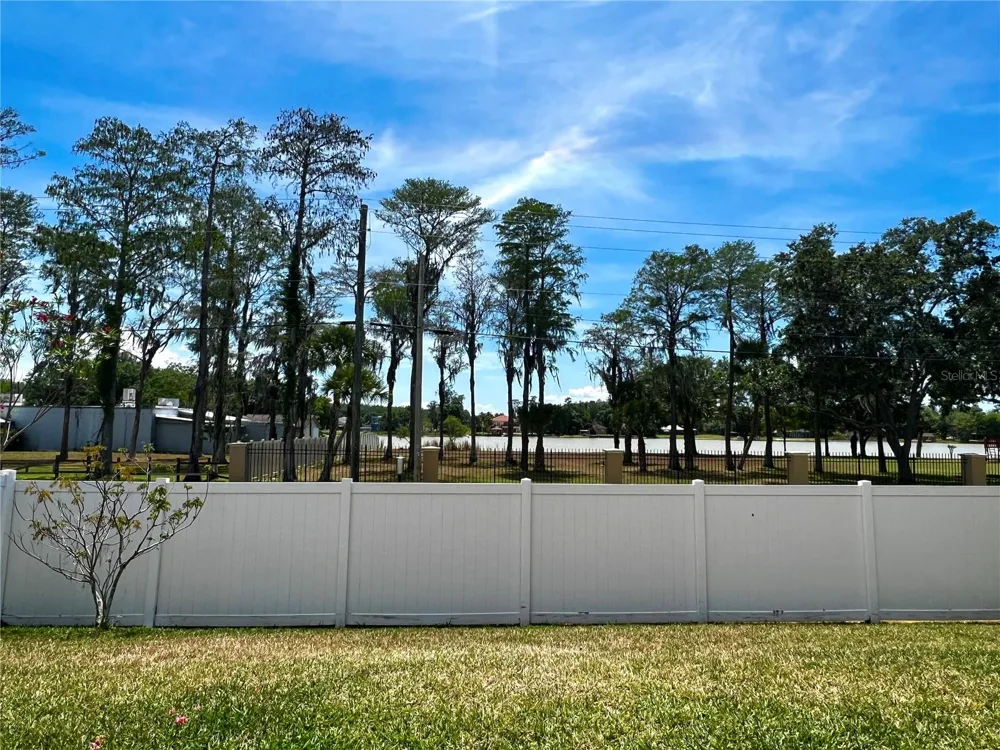 8848 CAMERON CREST DRIVE Tampa, FL 33626